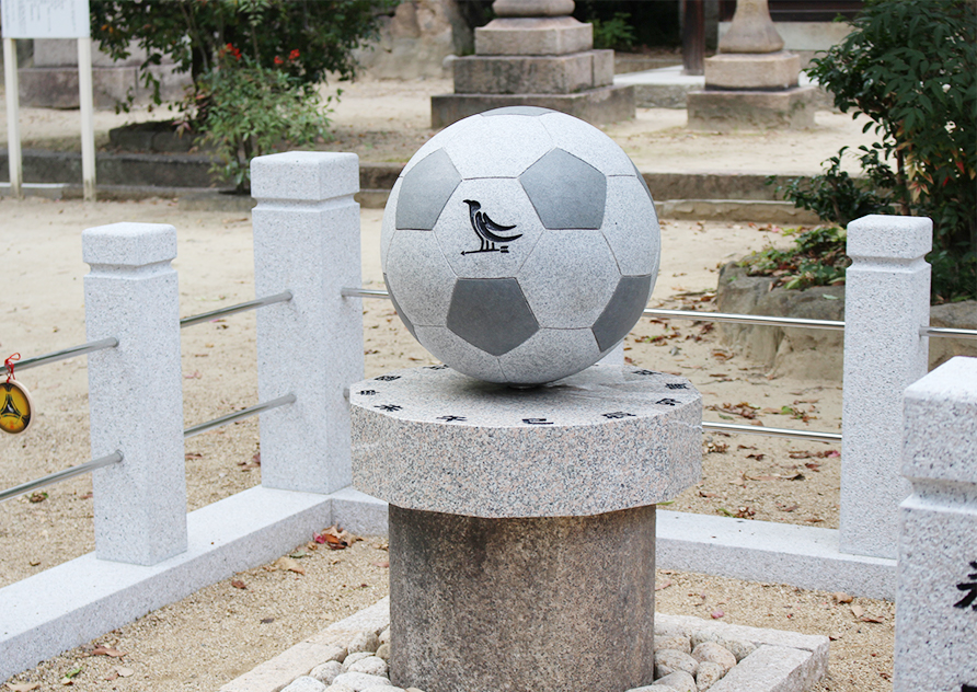 御影石のサッカーボール